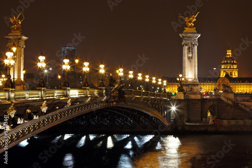 Plakat na zamówienie The Alexander III Bridge at night in Paris, France