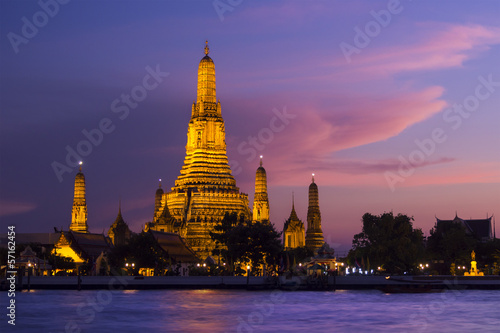 Photo Wat Arun Temple in bangkok thailand