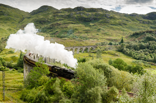 Board z aluminiowym obramowaniem Silnik parowy na wiaducie Glenfinnan