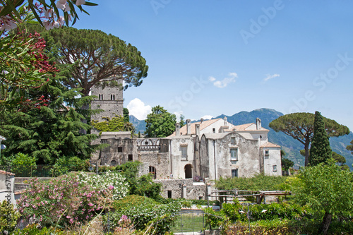 Board z aluminiowym obramowaniem Willa rufolo w ravello, wybrzeże Amalfi, Włochy