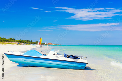 Board z aluminiowym obramowaniem Plaża varadero na Kubie z wiosłem