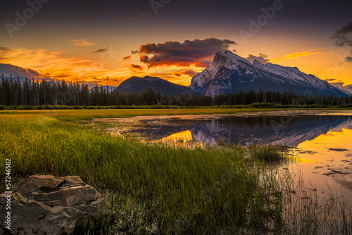 Tapeta ścienna Vermilion jezior wschód słońca blisko Banff, Canada