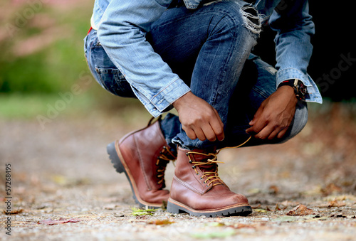 Fototapeta na wymiar Schuhe binden