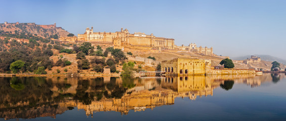 Fototapete - Panorama of Amer (Amber) fort, Rajasthan, India
