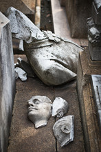Ruined Statue. Cimitero Monumentale, Milan