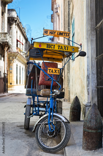 Fototapeta na wymiar Street in Havana with an old bicycle and shabby buildings