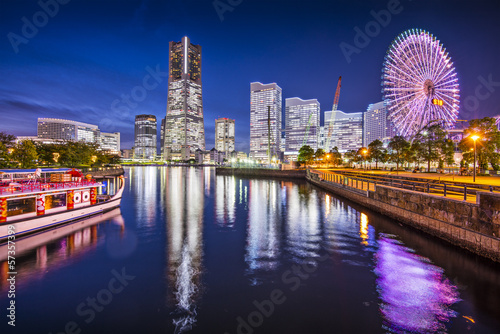 Board z aluminiowym obramowaniem Yokohama w Japonii
