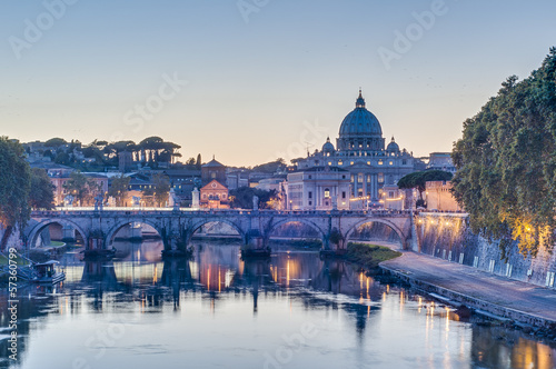 Board z aluminiowym obramowaniem Ponte sant'angelo (most hadriana) w Rzymie, Włochy,
