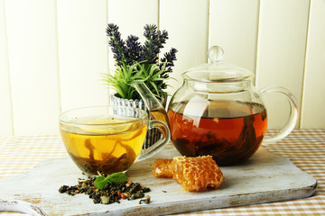 Poster - Cup and teapot of green tea with honey