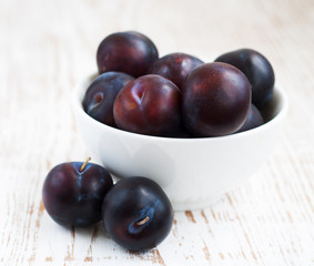 Poster - Blue plums in a bowl