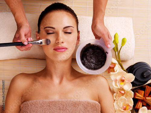 Naklejka na szybę woman having beauty treatments in the spa salon