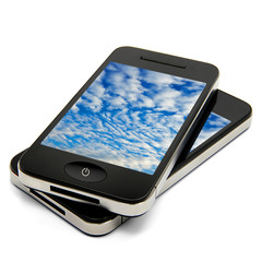 2 Smartphones mit Wolken