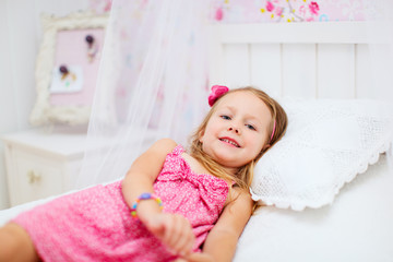 Canvas Print - Little girl in her room