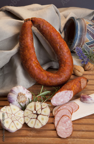Plakat na papierze fotorealistycznym Kiełbasa z czosnkiem