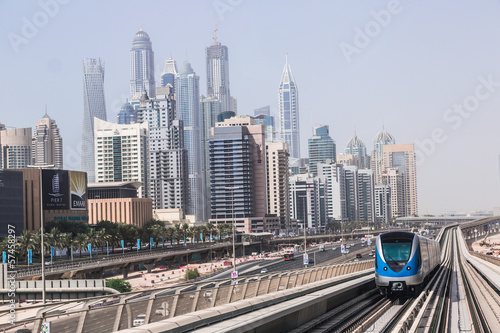 Fototapeta na wymiar Dubai metro railway