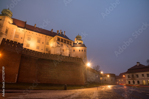 Board z aluminiowym obramowaniem Wawel, zamek królewski i stare miasto, kraków