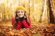 © gpointstudio - Smiling woman relaxing in the park at autumn