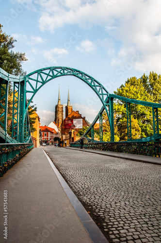 Board z aluminiowym obramowaniem Jesień w mieście wrocławskim