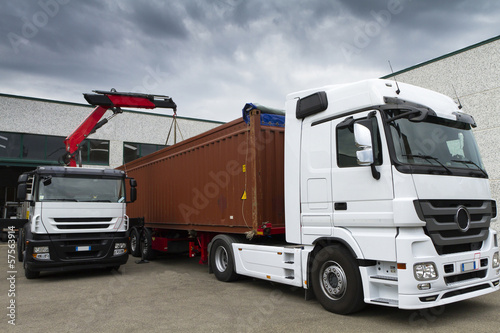 Naklejka samoprzylepna Pojemnik na camion con