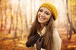 © gpointstudio - Young woman wearing autumn clothes laughing in park