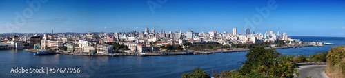 Board z aluminiowym obramowaniem Havana.old miasto przez zatokę z morro's fortress.panorama
