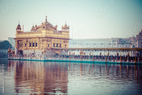 Board z aluminiowym obramowaniem Sikh gurdwara złota świątynia. 