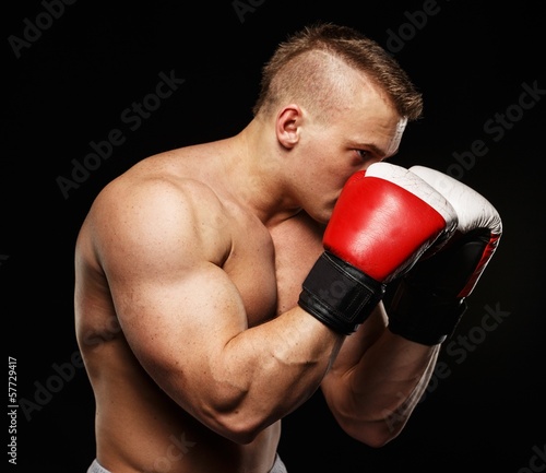Foto-Stoff bedruckt - Handsome muscular young man wearing boxing gloves (von Nejron Photo)