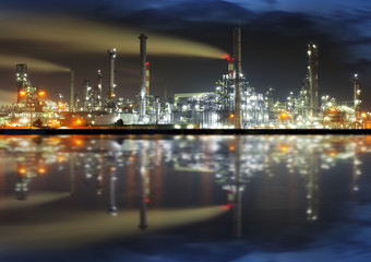 Wall Mural - Oil refinery at night