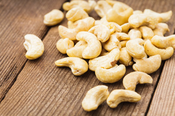 Canvas Print - cashews in wooden bowl