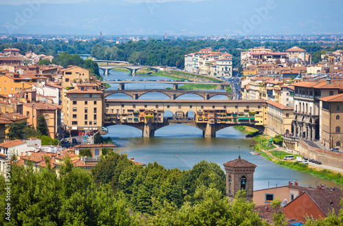Board z aluminiowym obramowaniem Ponte vecchio widok na rzekę arno we florencji
