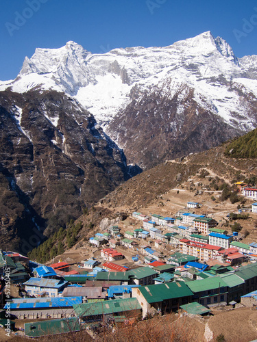 Obraz na płótnie canvas trzyczęściowy "tryptyk" Osada sherpa bazaru namche w himalajach nepalskich