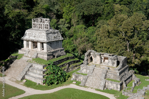 Plakat na papierze fotorealistycznym Świątynia słońca przy majskimi ruinami palenque w Mexico