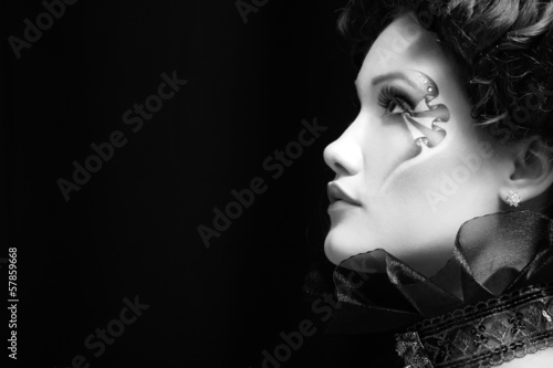 Fotografía woman beautiful halloween vampire baroque aristocrat over black