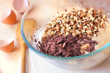 Poster - Chopped chocolate and walnuts in glass bowl