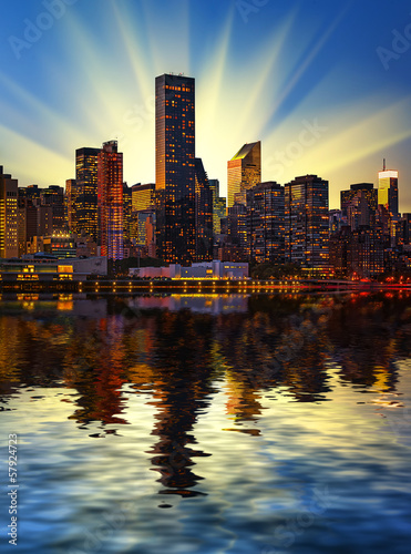 Plakat na papierze fotorealistycznym Panoramę Manhattanu o zachodzie słońca