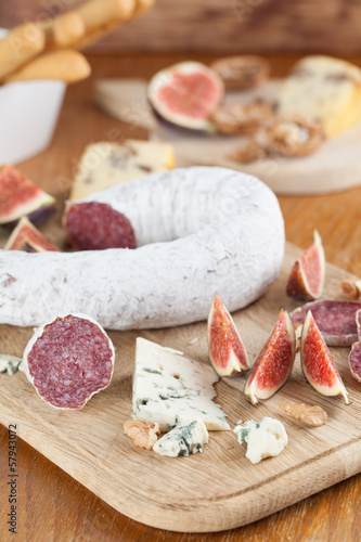 Foto  Meat and cheese