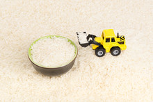 Industrial Tractor Toy Load Rice Grains To Plate