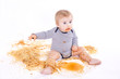 © StefanieBaum - Baby spielt mit Nudeln