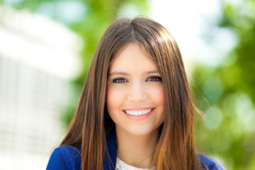 Poster - Smiling businesswoman outdoor