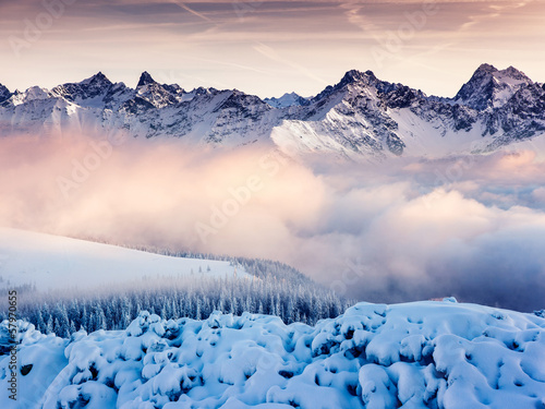Naklejka na szybę Krajobraz zimowych gór