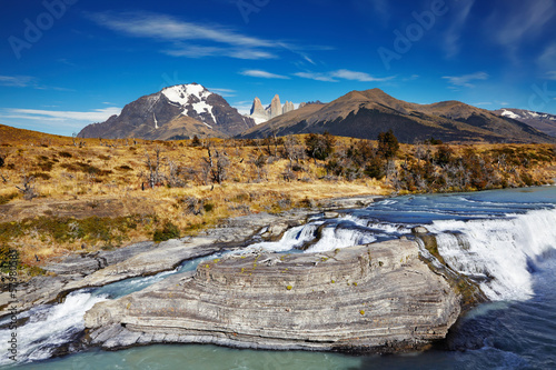 Plakat na papierze fotorealistycznym Torres del paine national park, chile