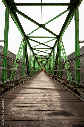 Obraz w ramie Footbridge with symmetrical metal structure