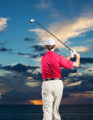 Wall Mural - Golfer at sunset