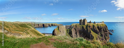 Board z aluminiowym obramowaniem Zamek dunnottar, szkocja, europa