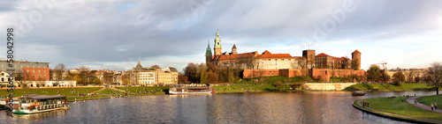 Board z aluminiowym obramowaniem Panorama zamku wawel w krakowie, polska