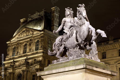 Photographie Statue de Louis XIV au Louvre à Paris
