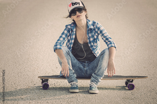 Naklejka na szybę Skater Girl