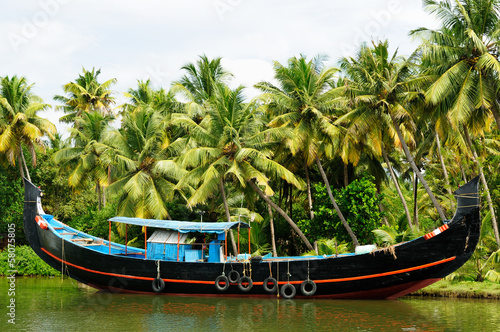 Board z aluminiowym obramowaniem Indie, Kerala Kanal