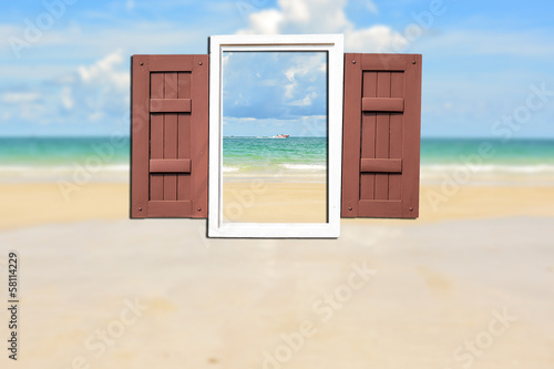Plakat na papierze fotorealistycznym Okno z widokiem na plażę