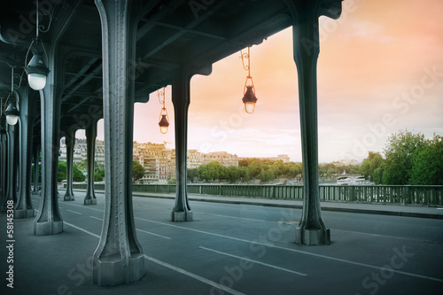 Board z aluminiowym obramowaniem Most pont de one-way